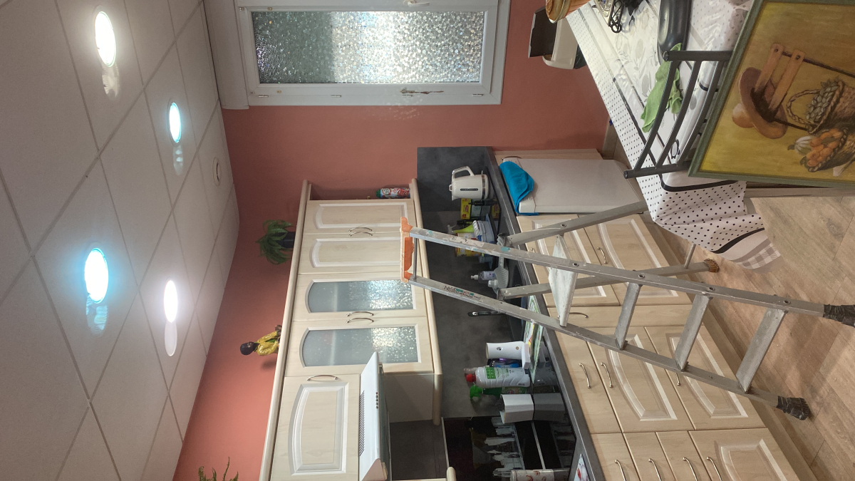 couleur pêche velours et installation de spot 