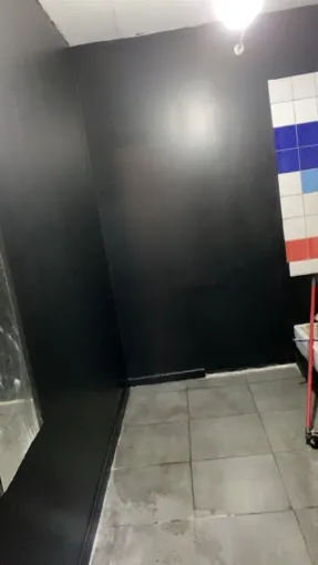 Rénovation d'une salle de bain professionnelle dans un garage à Marseille, Marseille, DH Solution 13