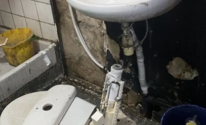 Rénovation d'une salle de bain professionnelle dans un garage à Marseille, Marseille, DH Solution 13