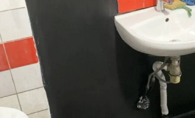 Rénovation d'une salle de bain professionnelle dans un garage à Marseille, Marseille, DH Solution 13