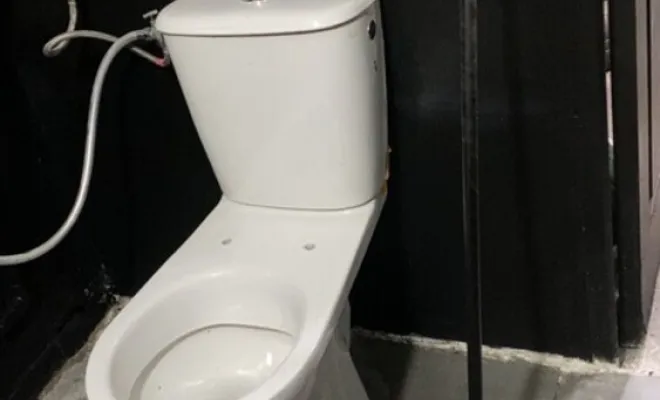 Rénovation d'une salle de bain professionnelle dans un garage à Marseille, Marseille, DH Solution 13